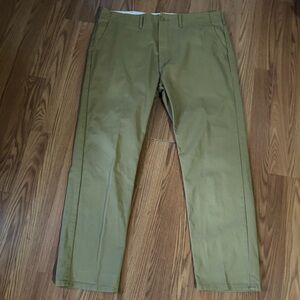 Levi’s Strauss & Co Men's Tan Chinos Size 38 Classic Preppy Basics Work Business